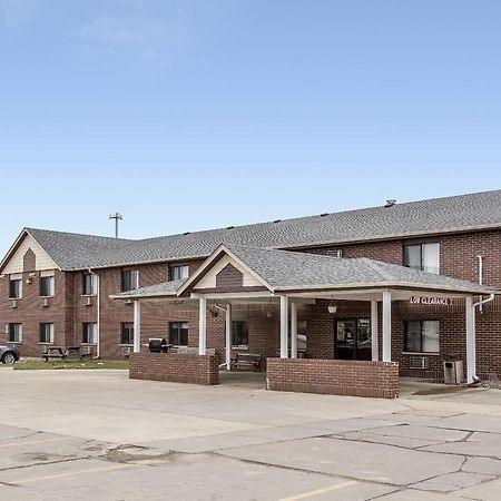 Econo Lodge Inn & Suites Dubuque Exterior photo