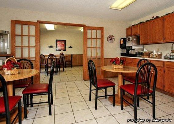 Econo Lodge Inn & Suites Dubuque Restaurant photo