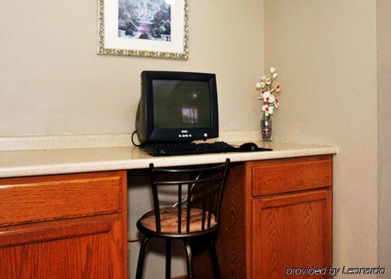 Econo Lodge Inn & Suites Dubuque Room photo